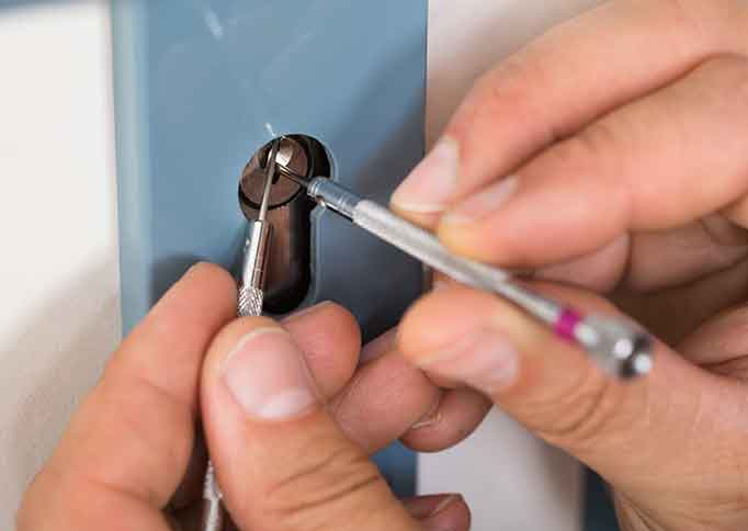Locksmith Hillside